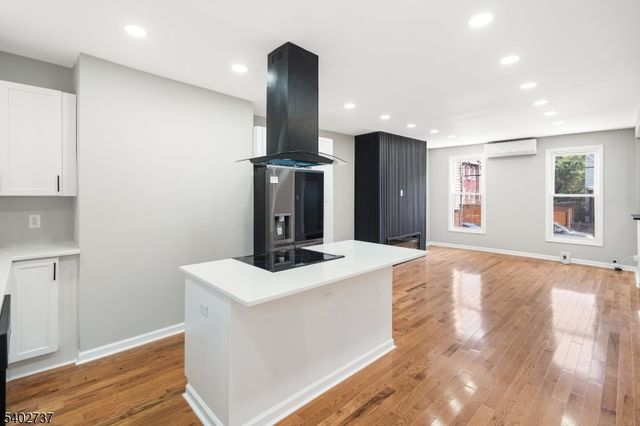 299 Halladay St, Jersey City, NJ 07304