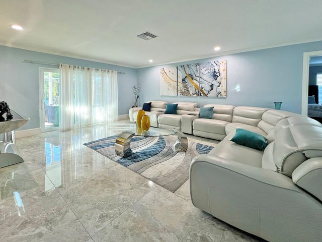 661 NW 42nd Avenue, Coconut Creek, FL 33066