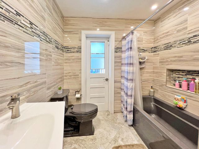 661 NW 42nd Avenue, Coconut Creek, FL 33066