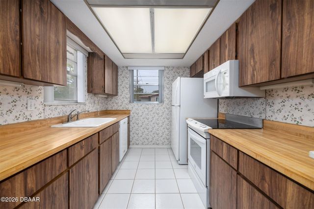 484 N Ridgewood Avenue, Ormond Beach, FL 32174