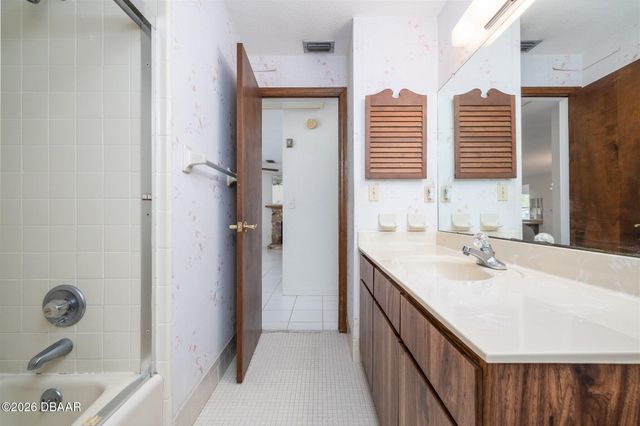 484 N Ridgewood Avenue, Ormond Beach, FL 32174