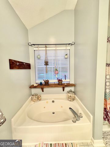 206 Southern Walk Circle, Gray, GA 31032