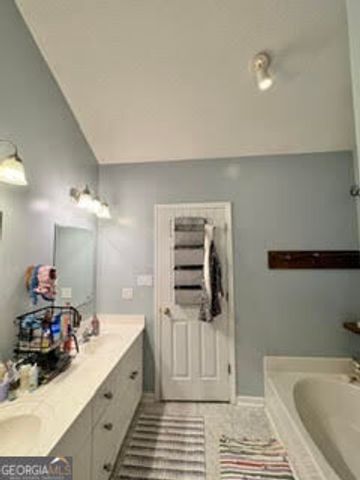 206 Southern Walk Circle, Gray, GA 31032