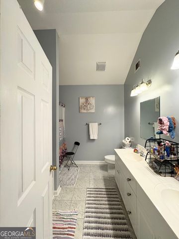 206 Southern Walk Circle, Gray, GA 31032