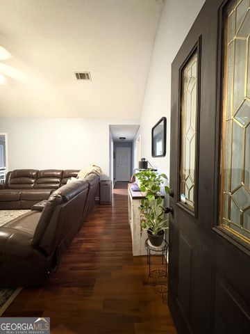 206 Southern Walk Circle, Gray, GA 31032