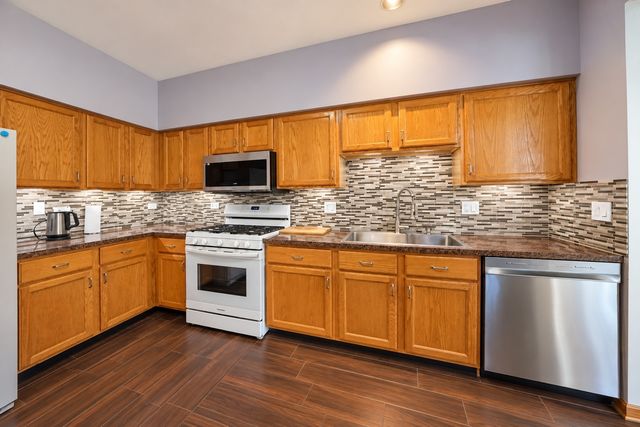 1932 BLACKBERRY Lane, Hoffman Estates, IL 60169