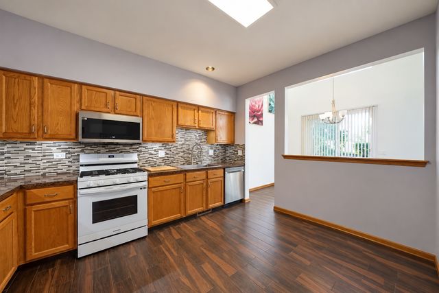 1932 BLACKBERRY Lane, Hoffman Estates, IL 60169