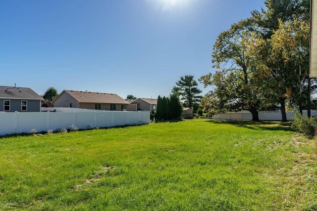 2425 S Oakhill Avenue, Janesville, WI 53546