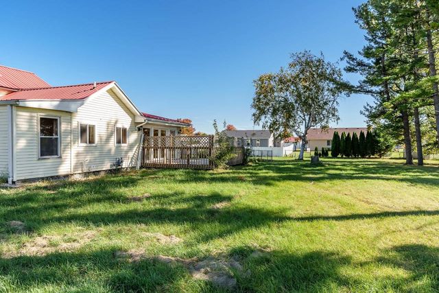 2425 S Oakhill Avenue, Janesville, WI 53546