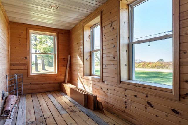 2425 S Oakhill Avenue, Janesville, WI 53546