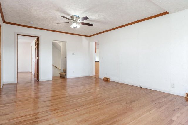 2425 S Oakhill Avenue, Janesville, WI 53546