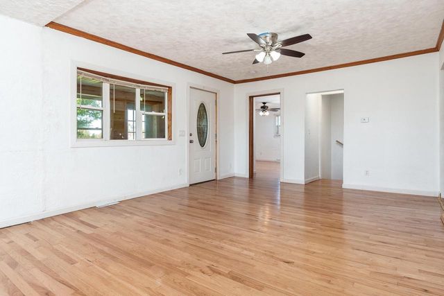 2425 S Oakhill Avenue, Janesville, WI 53546