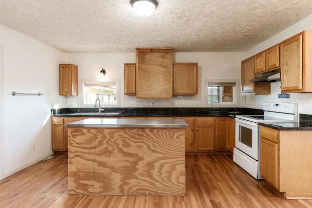 2425 S Oakhill Avenue, Janesville, WI 53546