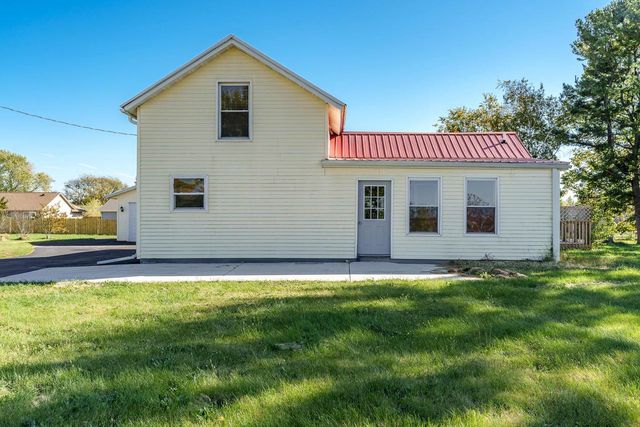 2425 S Oakhill Avenue, Janesville, WI 53546