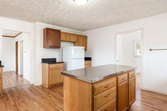 2425 S Oakhill Avenue, Janesville, WI 53546