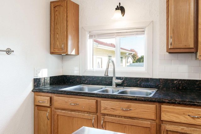 2425 S Oakhill Avenue, Janesville, WI 53546