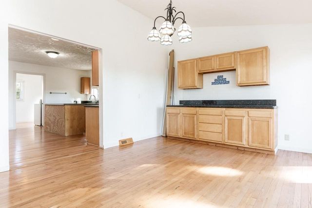 2425 S Oakhill Avenue, Janesville, WI 53546