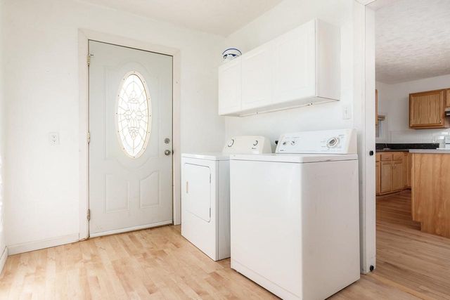 2425 S Oakhill Avenue, Janesville, WI 53546