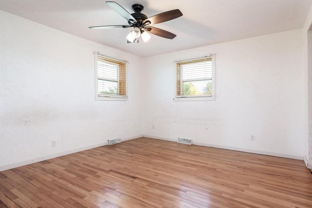 2425 S Oakhill Avenue, Janesville, WI 53546