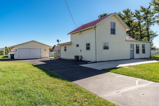 2425 S Oakhill Avenue, Janesville, WI 53546