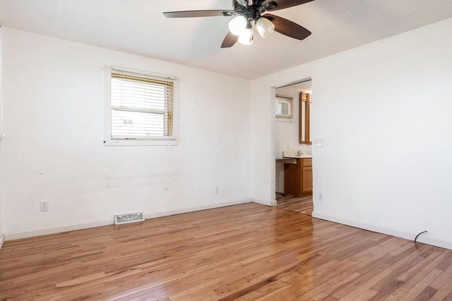 2425 S Oakhill Avenue, Janesville, WI 53546