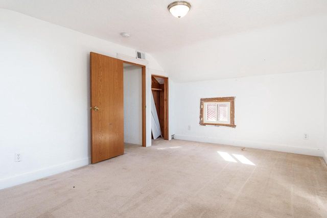 2425 S Oakhill Avenue, Janesville, WI 53546