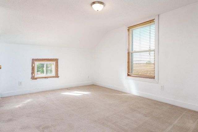 2425 S Oakhill Avenue, Janesville, WI 53546