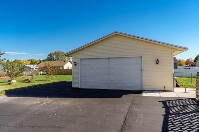 2425 S Oakhill Avenue, Janesville, WI 53546