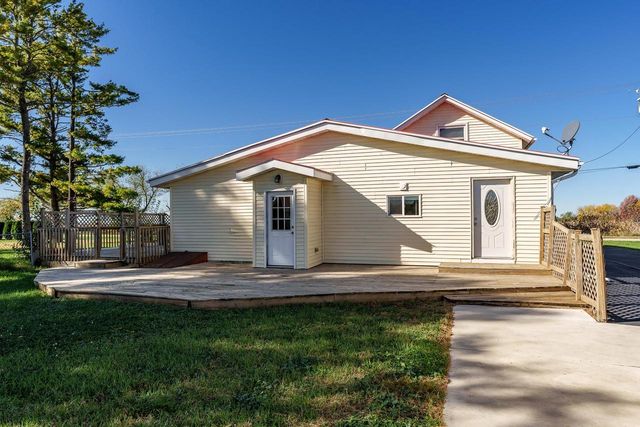 2425 S Oakhill Avenue, Janesville, WI 53546