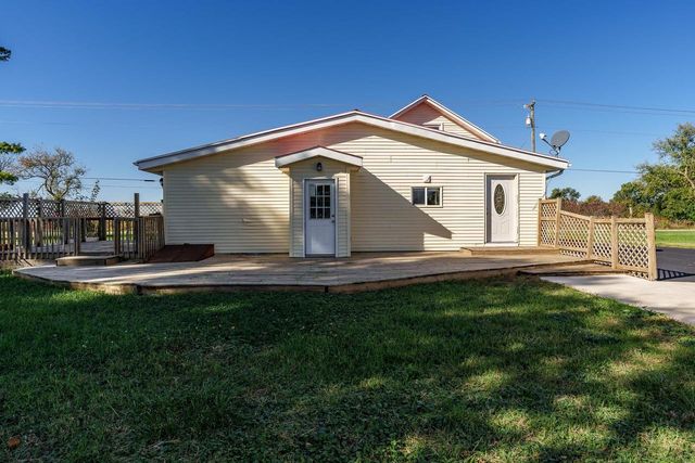 2425 S Oakhill Avenue, Janesville, WI 53546