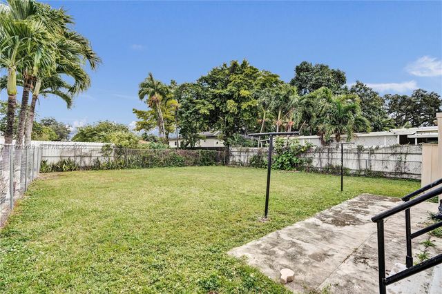 831 NW 21st Ct, Miami, FL 33125