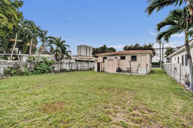 831 NW 21st Ct, Miami, FL 33125