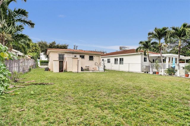 831 NW 21st Ct, Miami, FL 33125