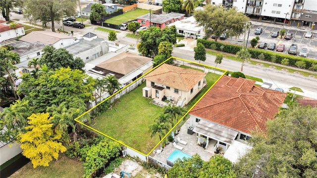 831 NW 21st Ct, Miami, FL 33125