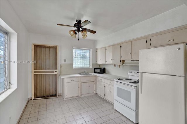 831 NW 21st Ct, Miami, FL 33125