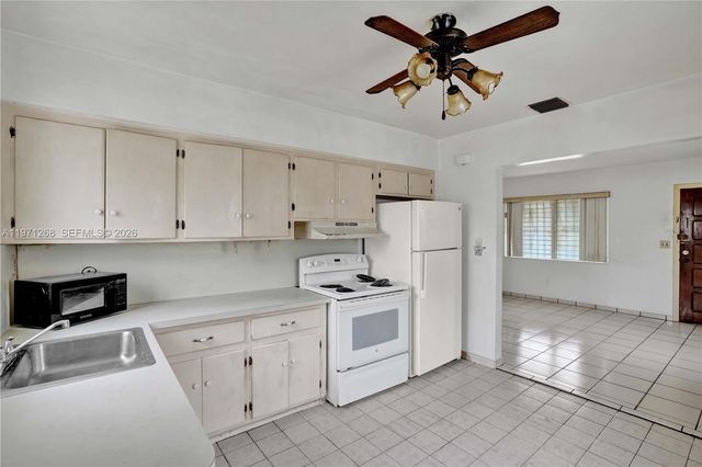 831 NW 21st Ct, Miami, FL 33125