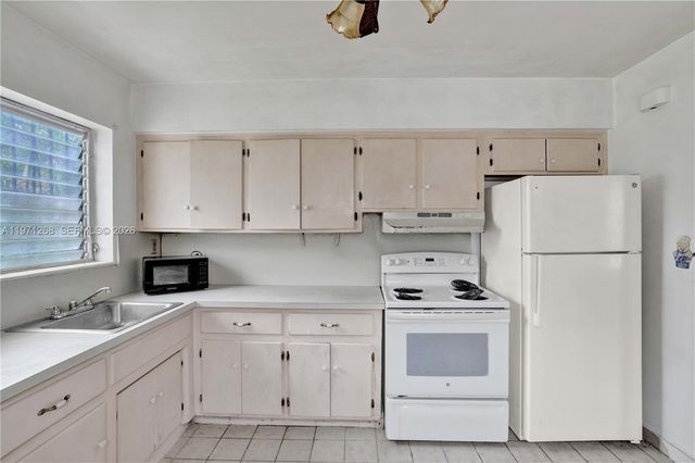 831 NW 21st Ct, Miami, FL 33125