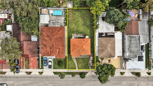 831 NW 21st Ct, Miami, FL 33125