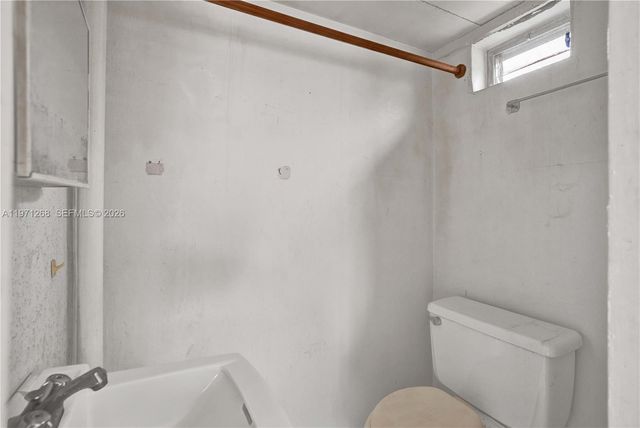 831 NW 21st Ct, Miami, FL 33125