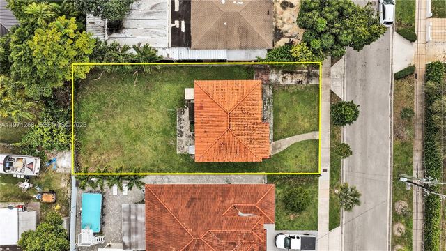 831 NW 21st Ct, Miami, FL 33125