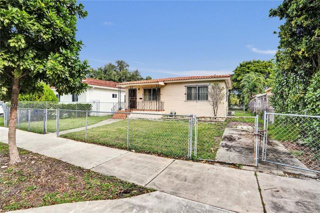 831 NW 21st Ct, Miami, FL 33125