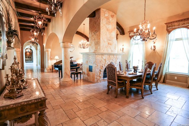15530 Spur Clip, Helotes, TX 78023