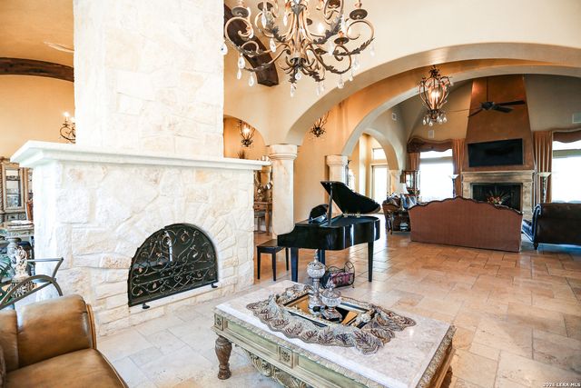 15530 Spur Clip, Helotes, TX 78023