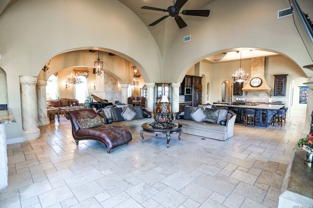 15530 Spur Clip, Helotes, TX 78023
