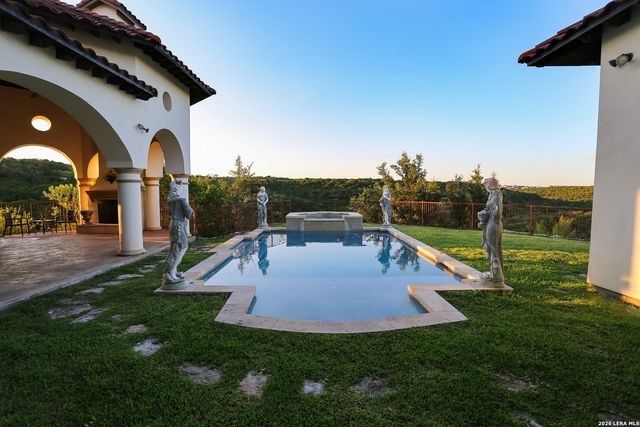 15530 Spur Clip, Helotes, TX 78023
