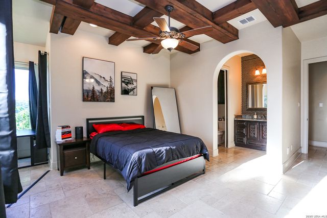 15530 Spur Clip, Helotes, TX 78023