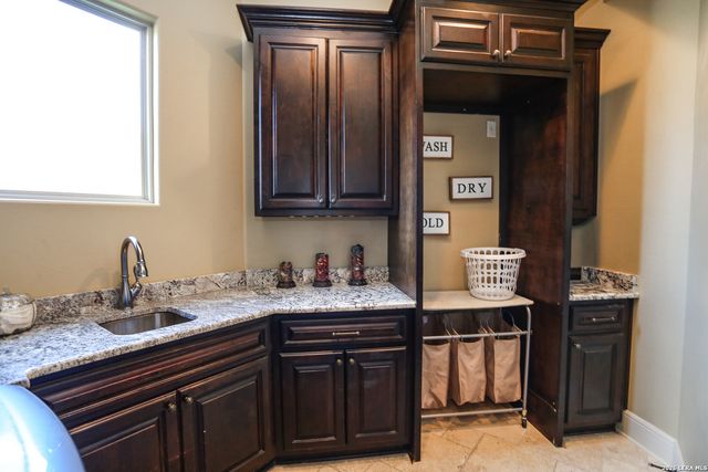 15530 Spur Clip, Helotes, TX 78023
