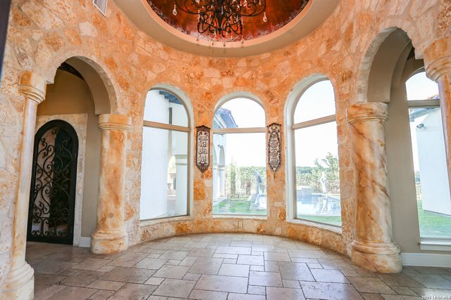 15530 Spur Clip, Helotes, TX 78023
