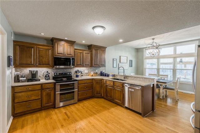 3764 SW Boulder Drive, Lee's Summit, MO 64082