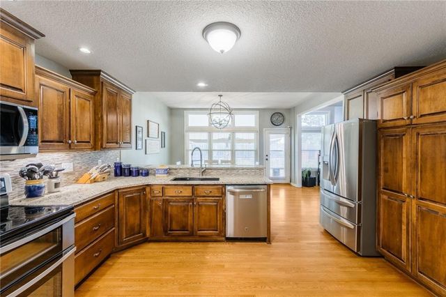 3764 SW Boulder Drive, Lee's Summit, MO 64082